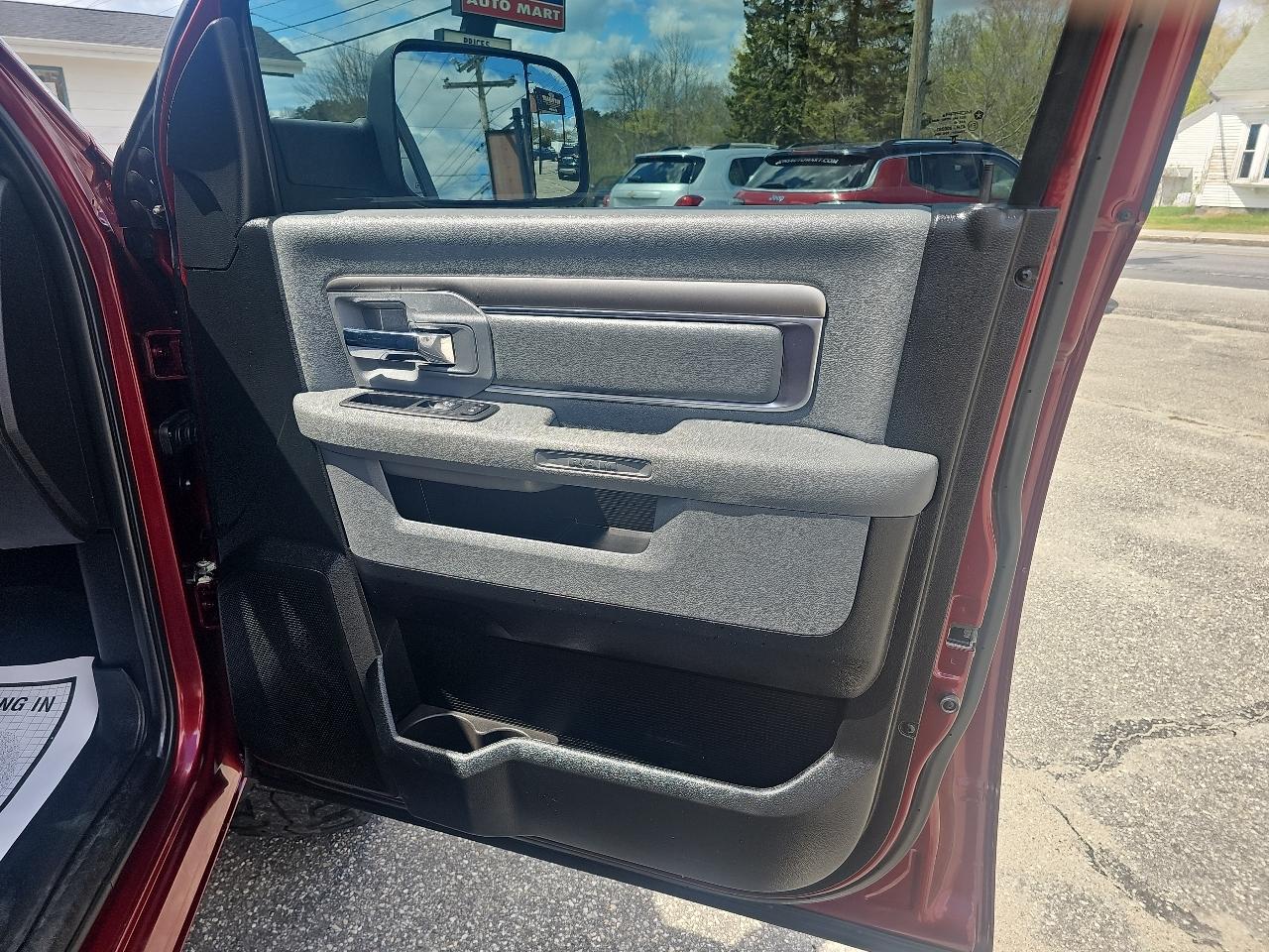 Ram Truck 1500 Classic SLT 4x4 Crew Cab 6'4" Box 2019