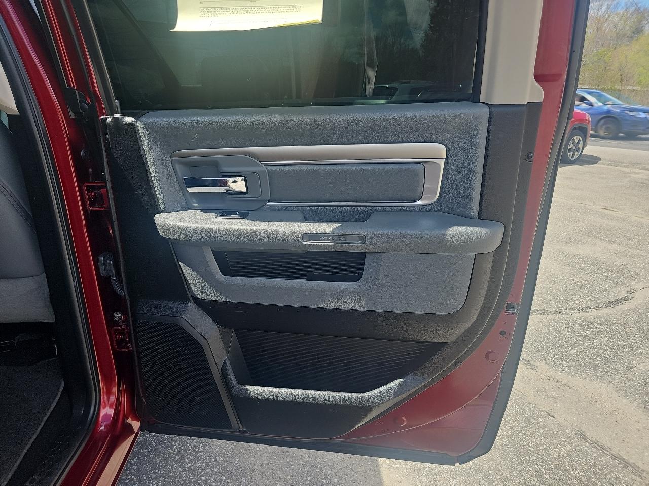 Ram Truck 1500 Classic SLT 4x4 Crew Cab 6'4" Box 2019