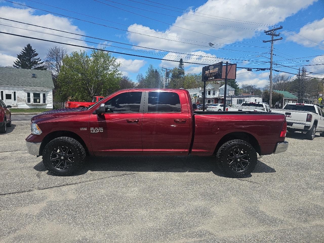 Ram Truck 1500 Classic SLT 4x4 Crew Cab 6'4" Box 2019