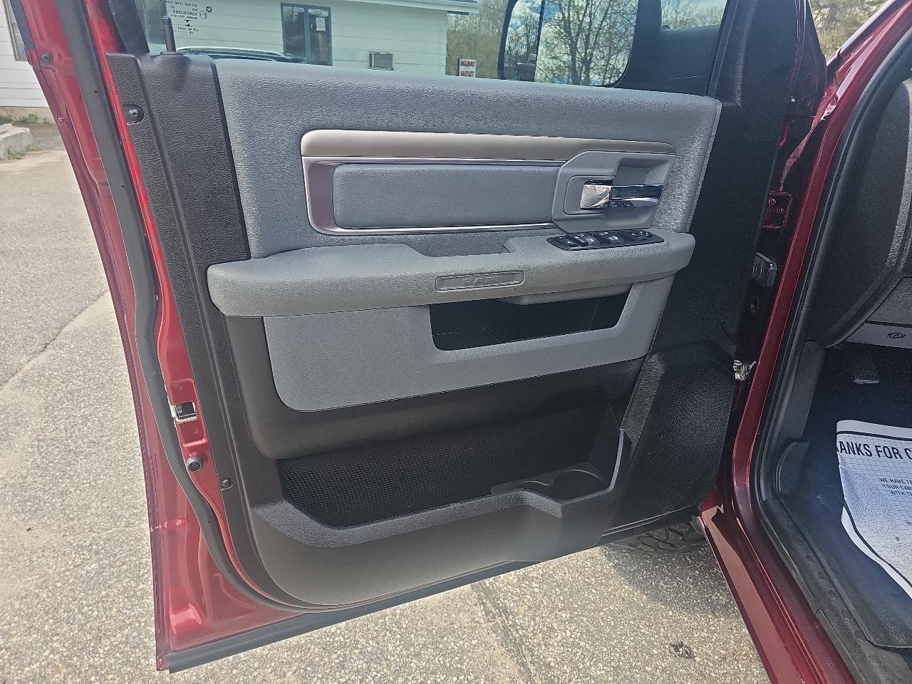 Ram Truck 1500 Classic SLT 4x4 Crew Cab 6'4" Box 2019