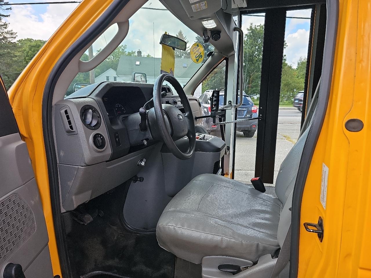 Ford Econoline E350 2015