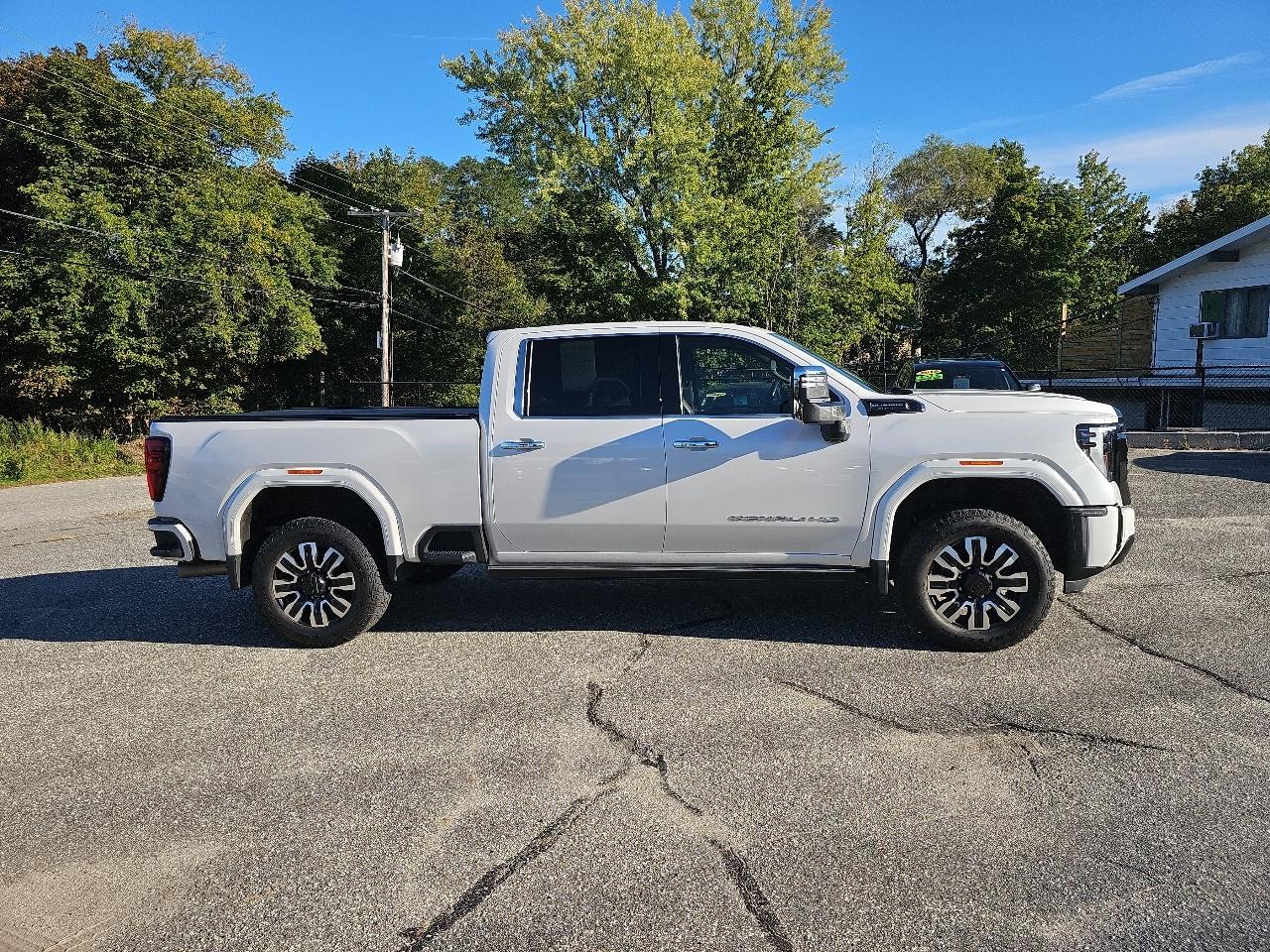 GMC Sierra 2500HD Denali Ultimate Crew Cab 4WD 2025