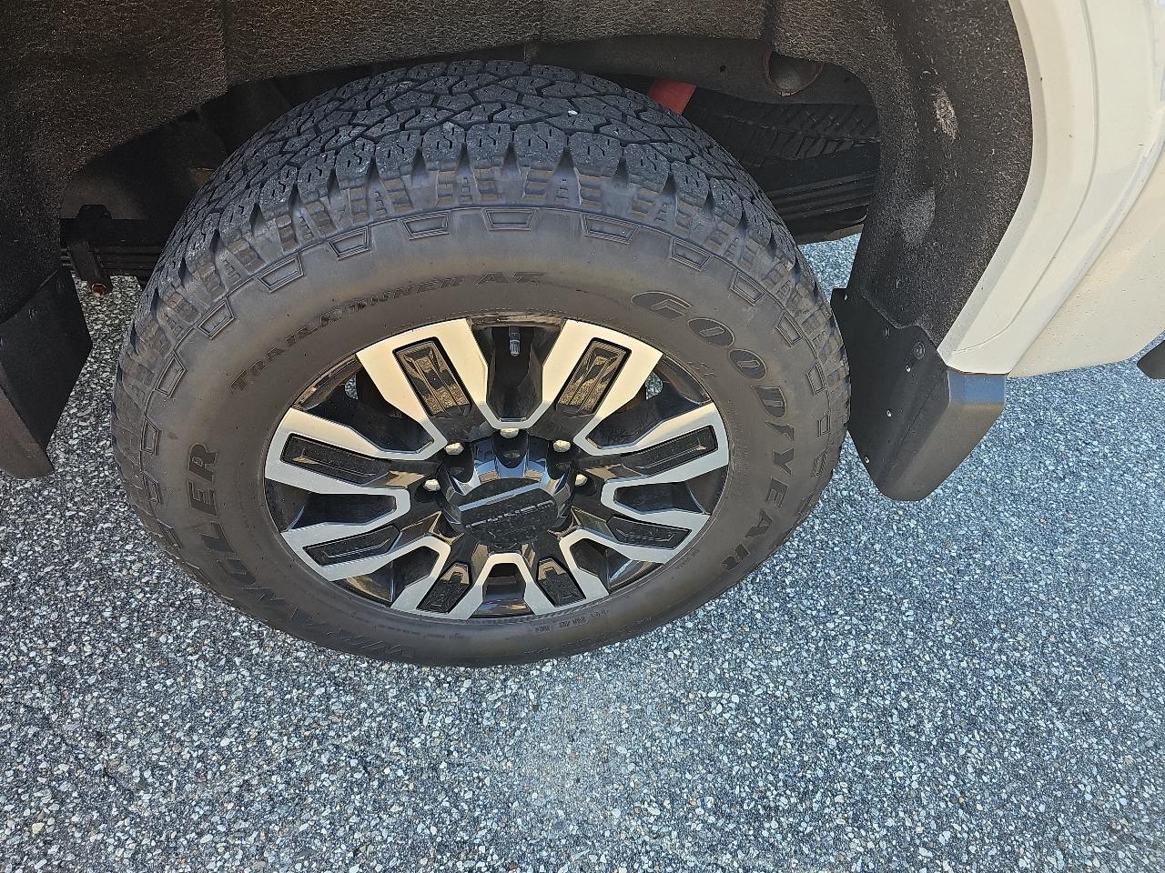 GMC Sierra 2500HD Denali Ultimate Crew Cab 4WD 2025