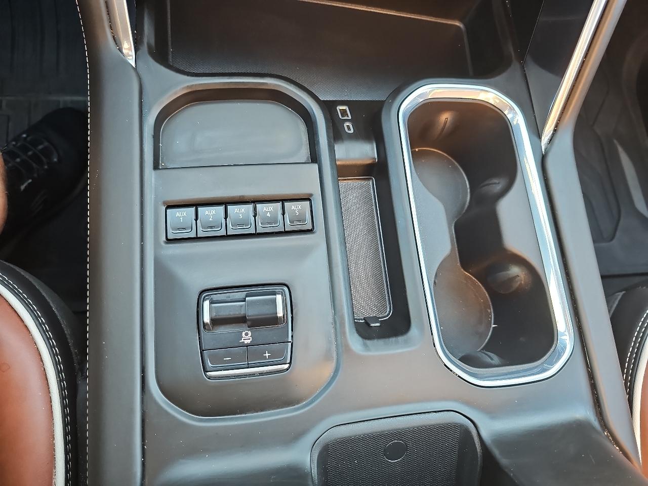 GMC Sierra 2500HD Denali Ultimate Crew Cab 4WD 2025