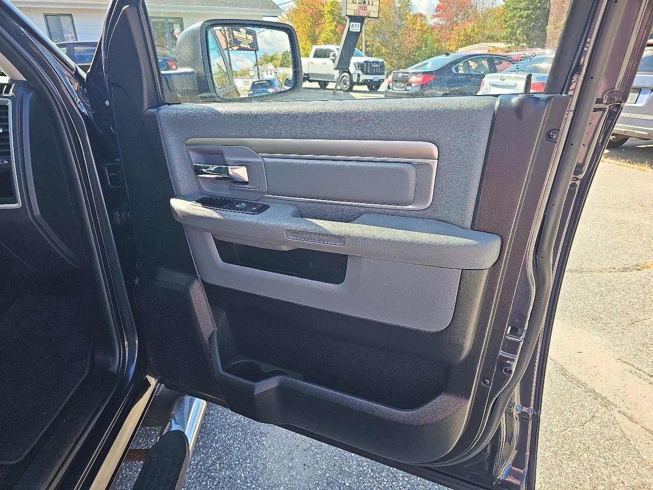 RAM 1500 SLT Crew Cab SWB 4WD 2014