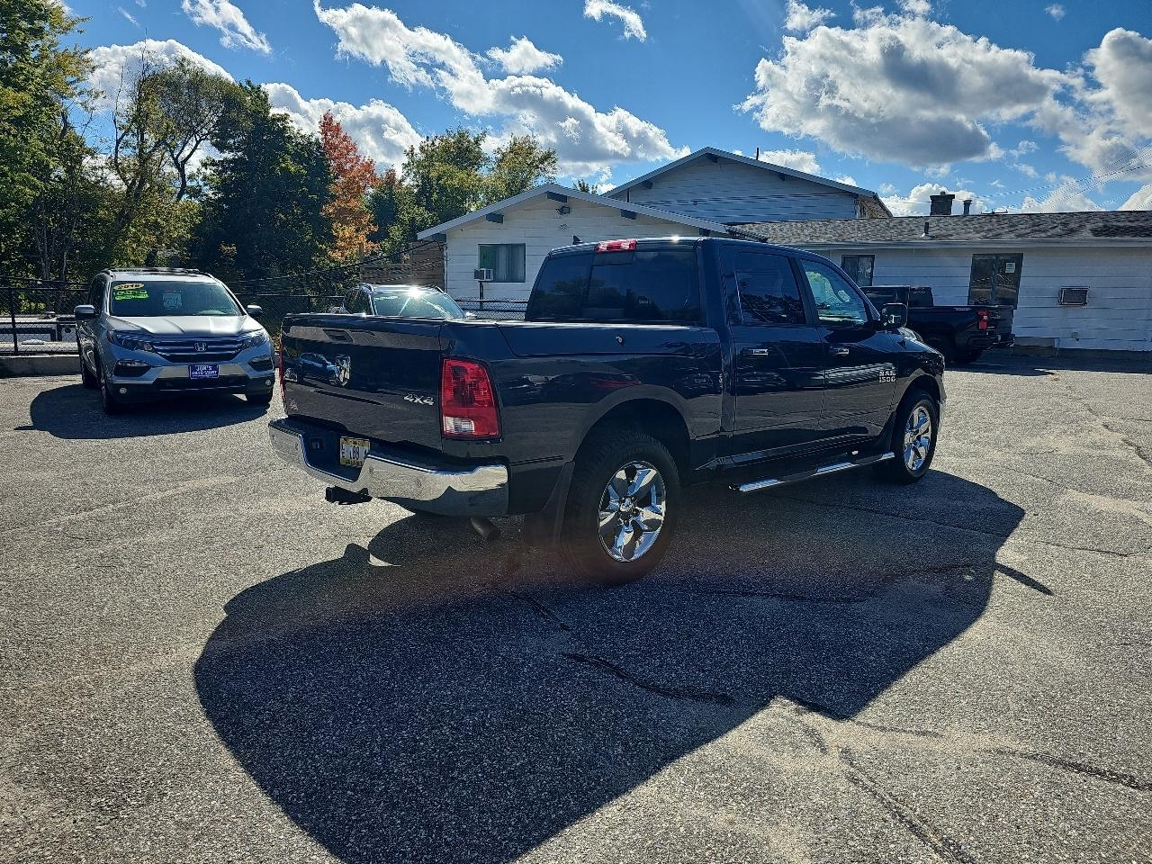 RAM 1500 SLT Crew Cab SWB 4WD 2014