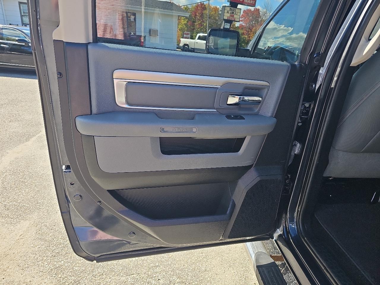 RAM 1500 SLT Crew Cab SWB 4WD 2014