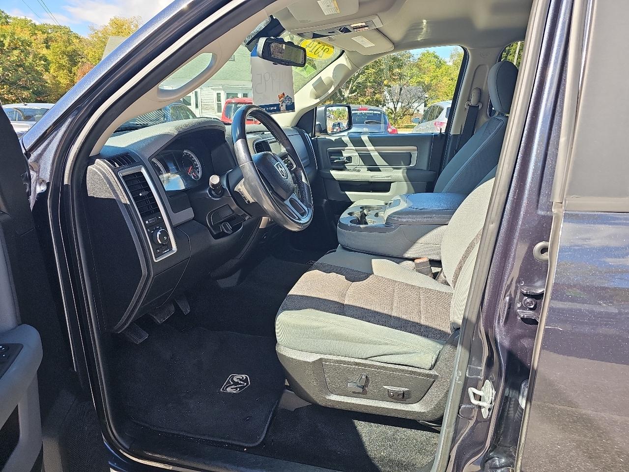 RAM 1500 SLT Crew Cab SWB 4WD 2014
