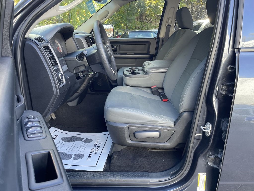 RAM 1500 Tradesman Quad Cab 4WD 2018