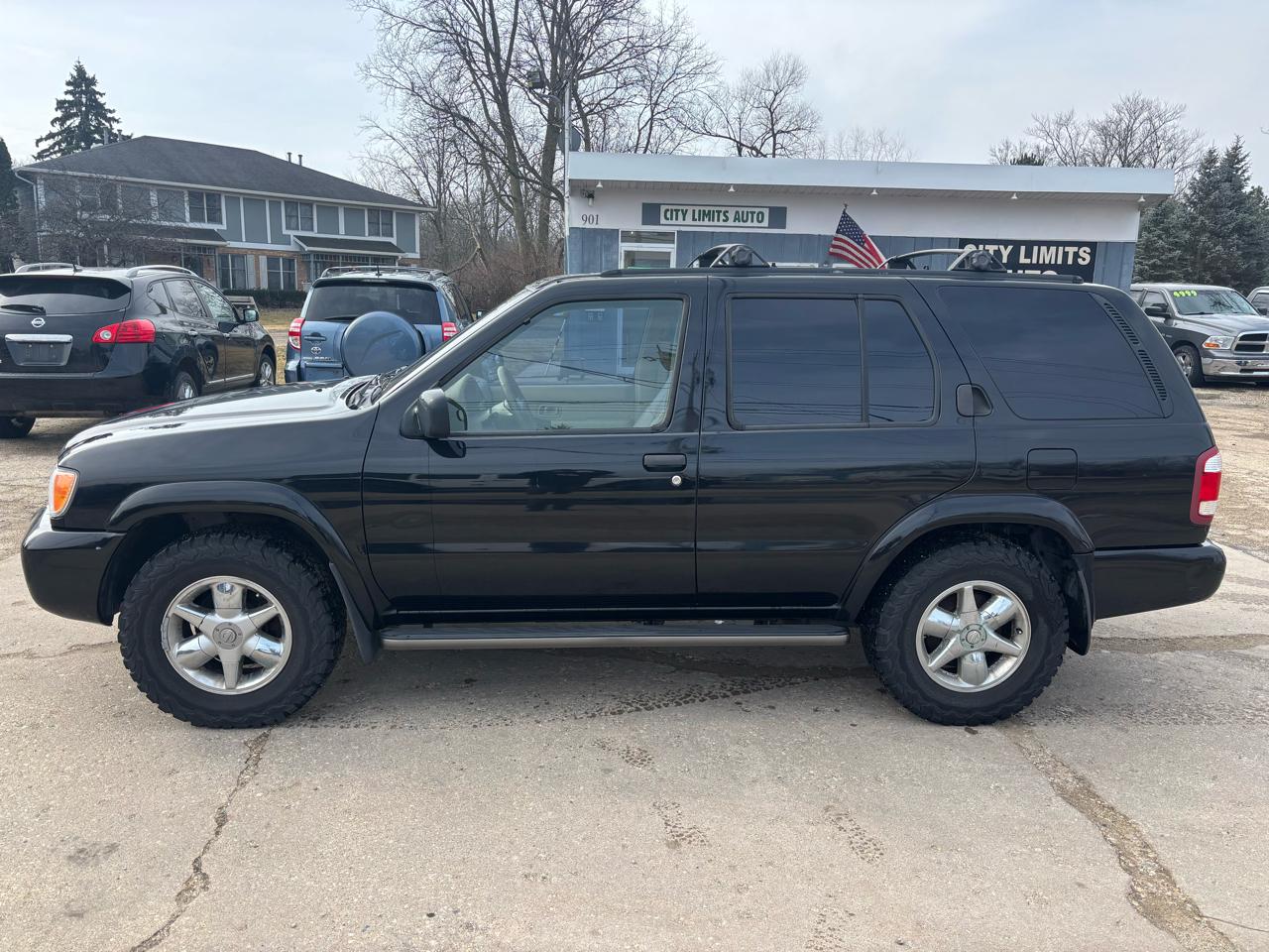 Nissan Pathfinder 2WD 4dr V6 LE 2000