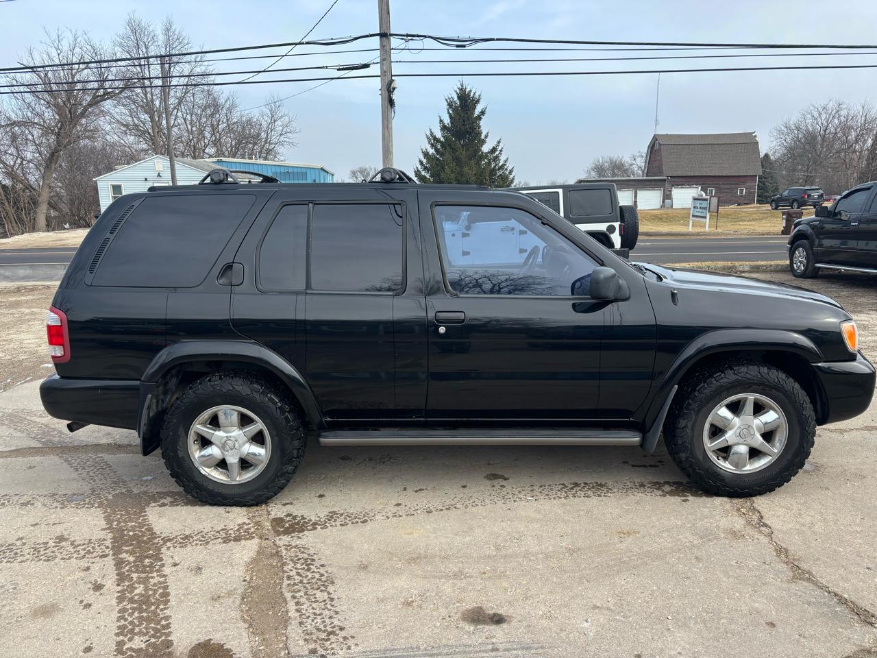 Nissan Pathfinder 2WD 4dr V6 LE 2000