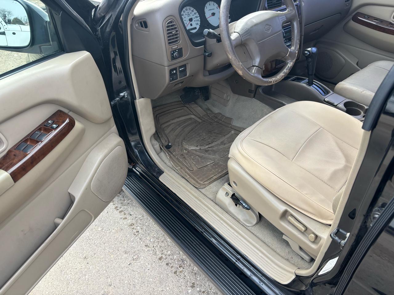 Nissan Pathfinder 2WD 4dr V6 LE 2000