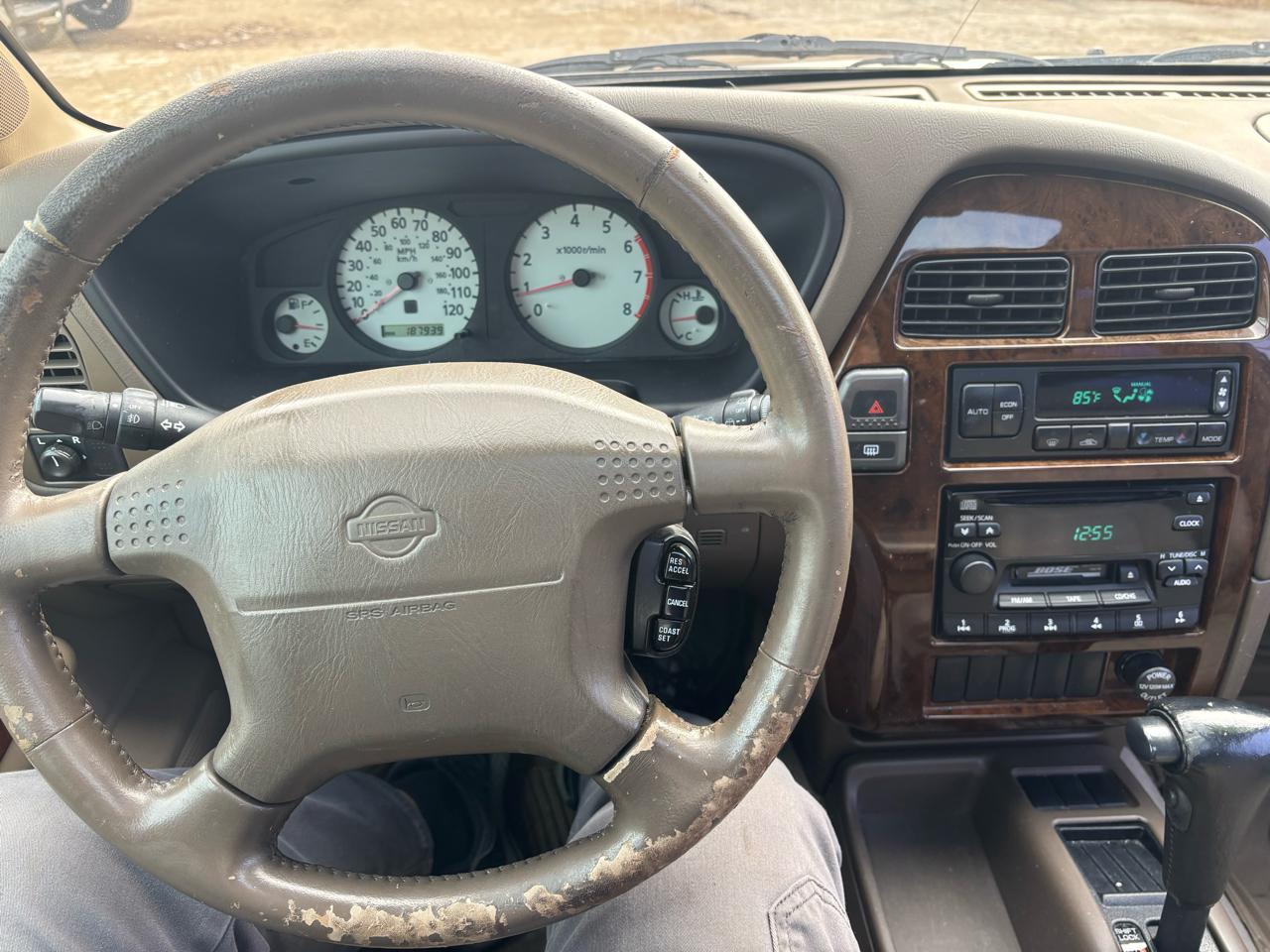 Nissan Pathfinder 2WD 4dr V6 LE 2000