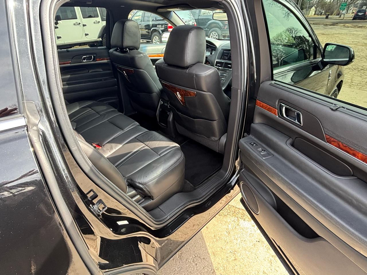 Lincoln MKT Livery AWD 2015