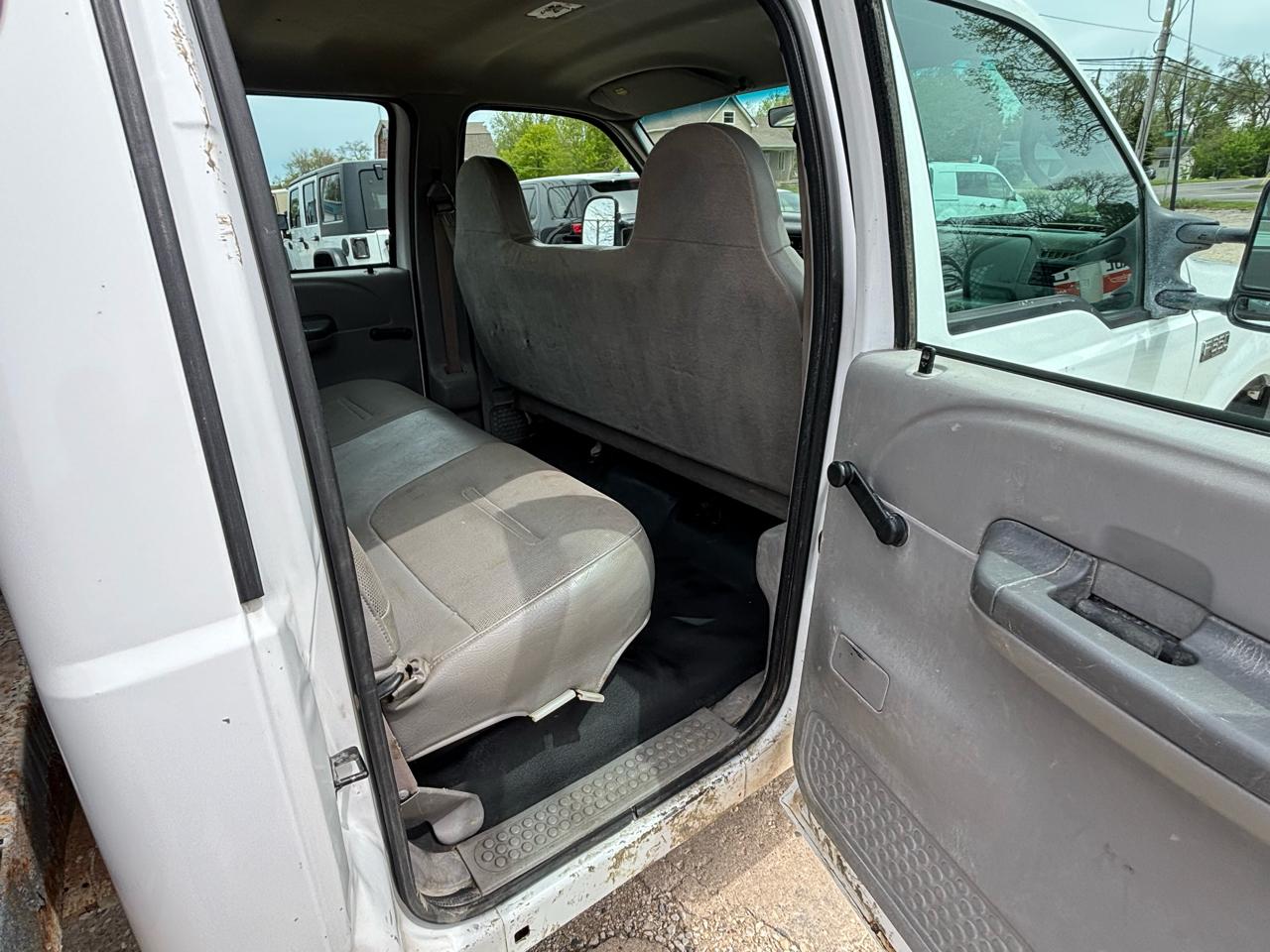 Ford F-350 SD Lariat Crew Cab Short Bed 2WD DRW 2000