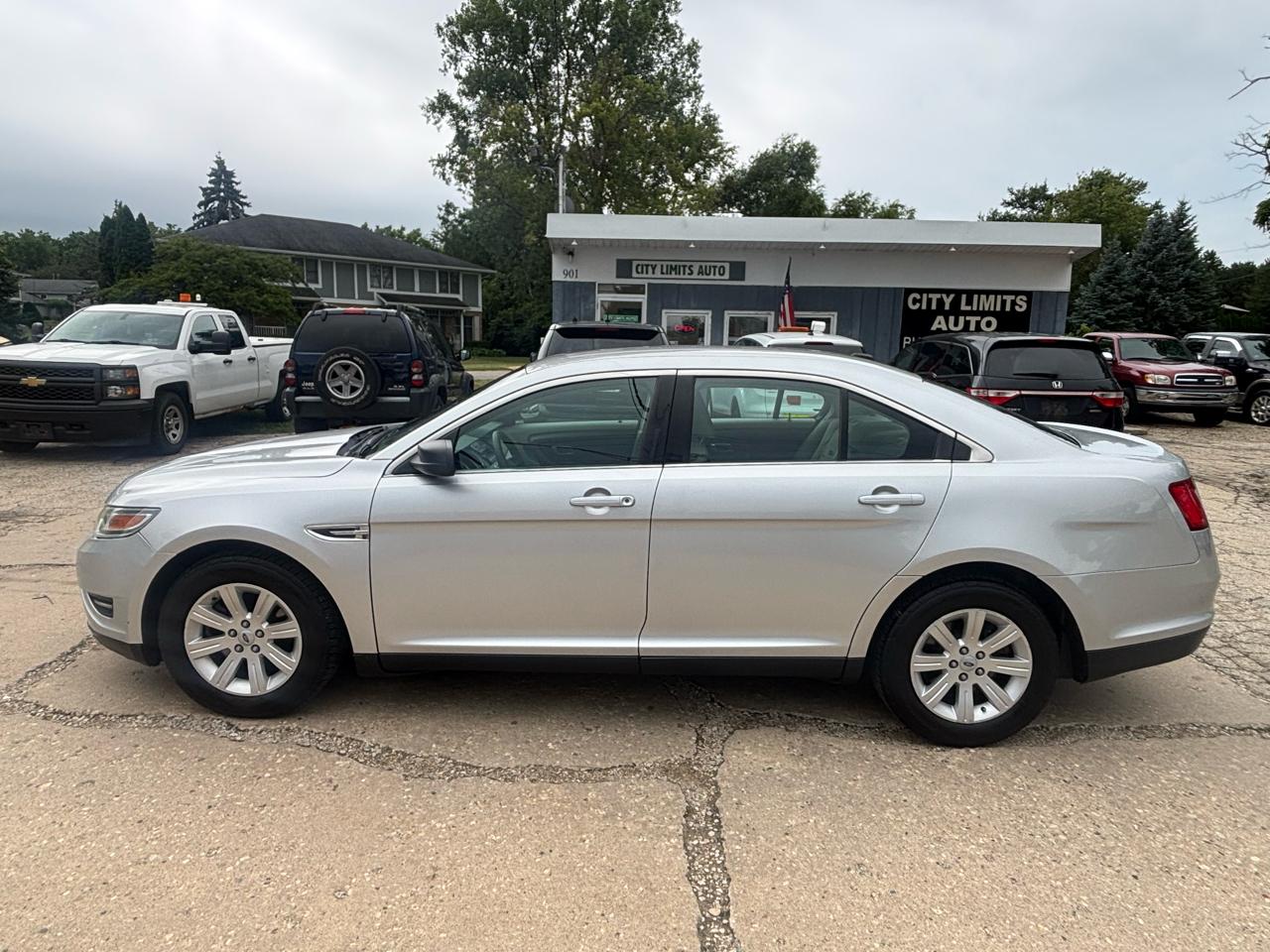 2010 Ford Taurus SE FWD