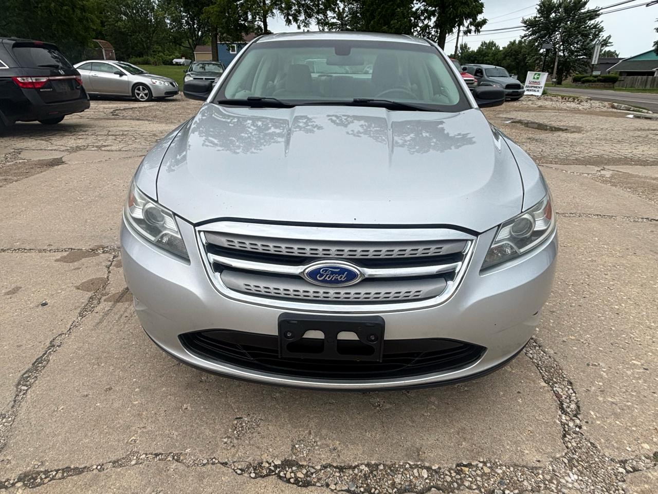 Ford Taurus SE FWD 2010