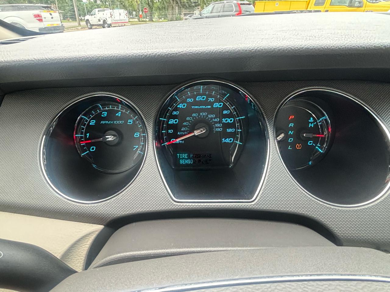 Ford Taurus SE FWD 2010