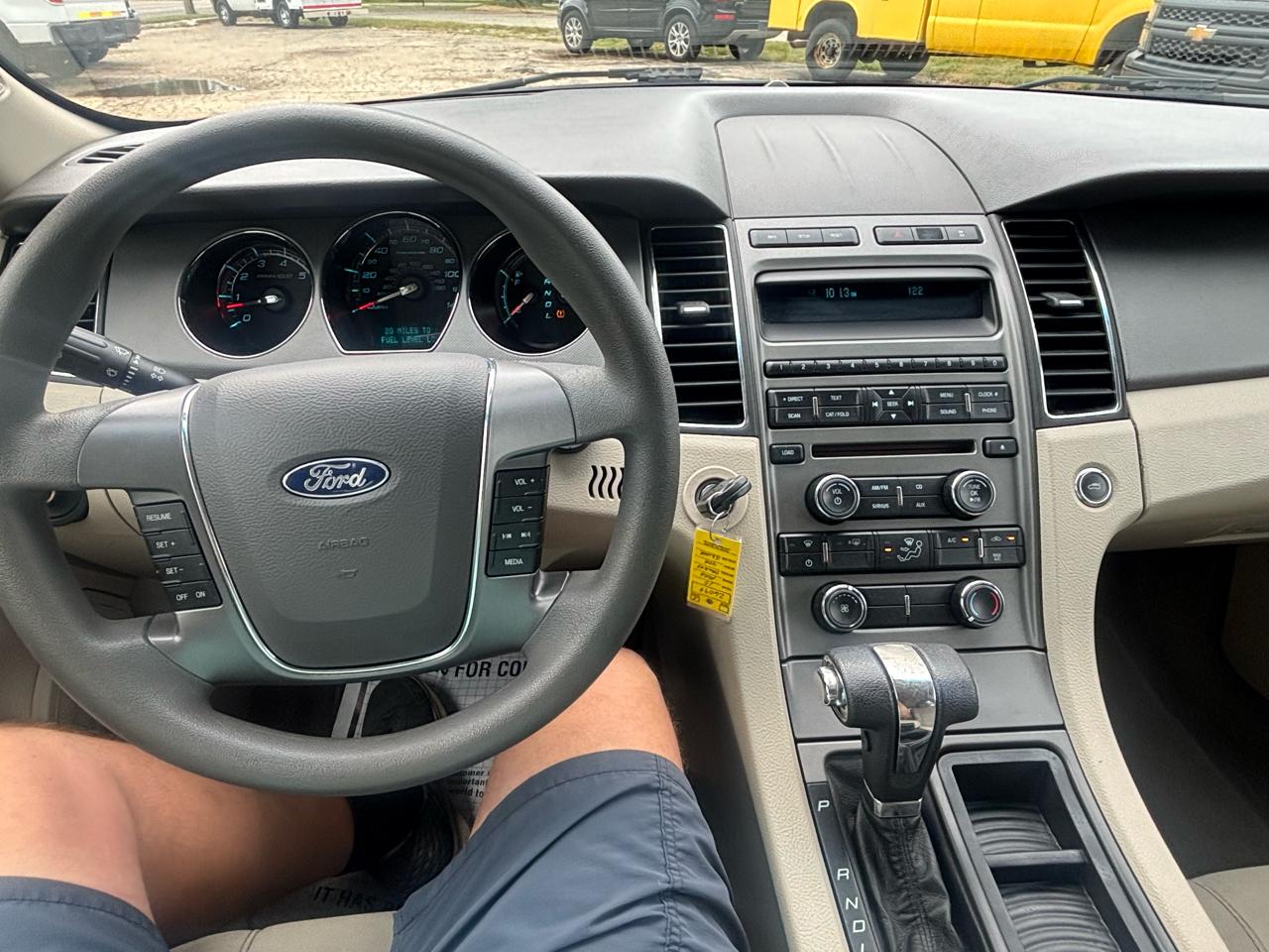 Ford Taurus SE FWD 2010