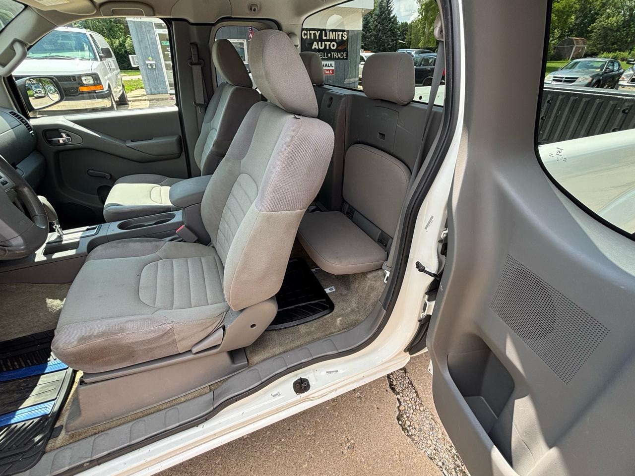 Nissan Frontier 2WD King Cab I4 Auto SV 2014