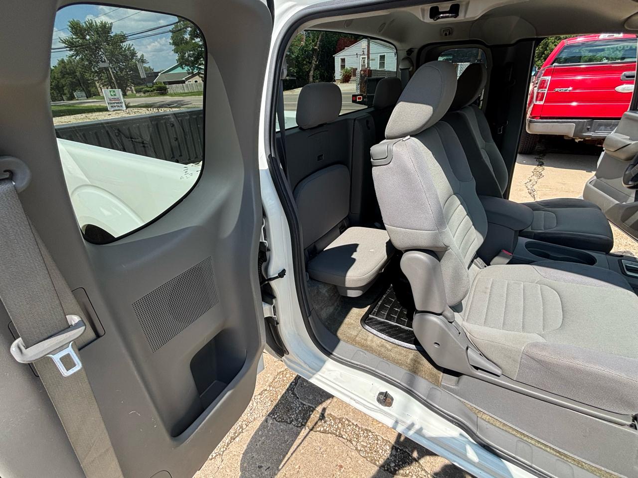 Nissan Frontier 2WD King Cab I4 Auto SV 2014