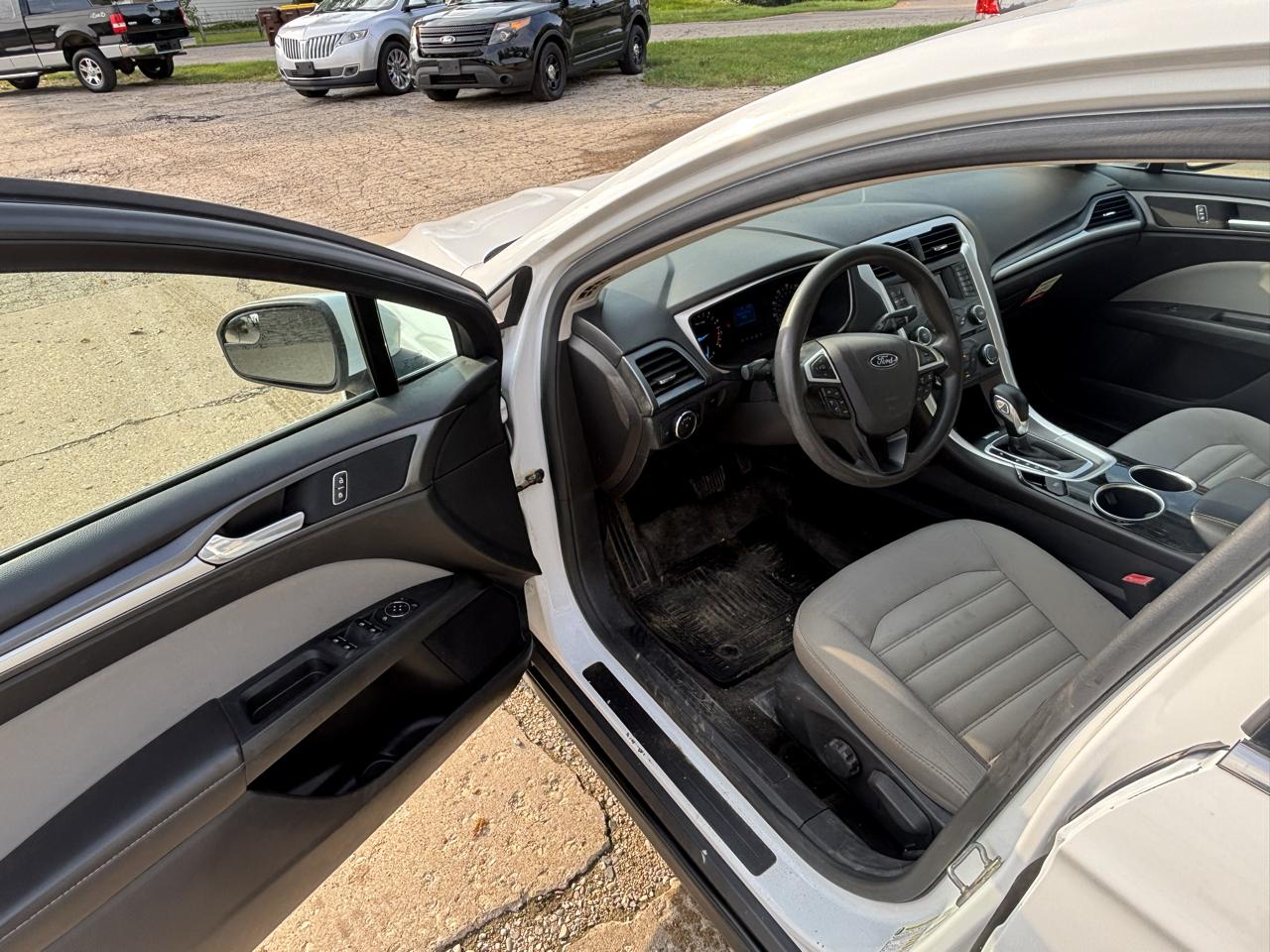 Ford Fusion S 2014