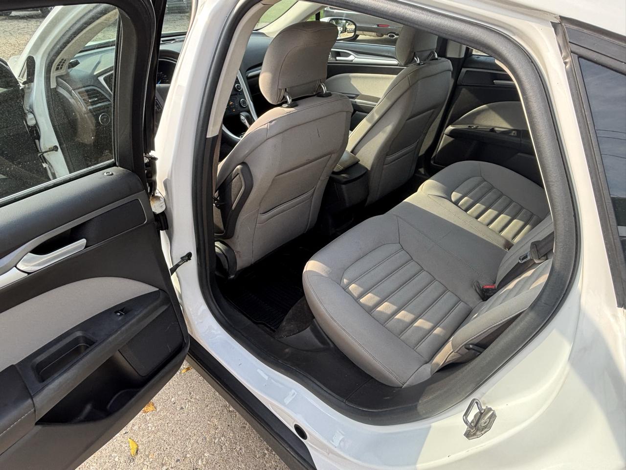 Ford Fusion S 2014