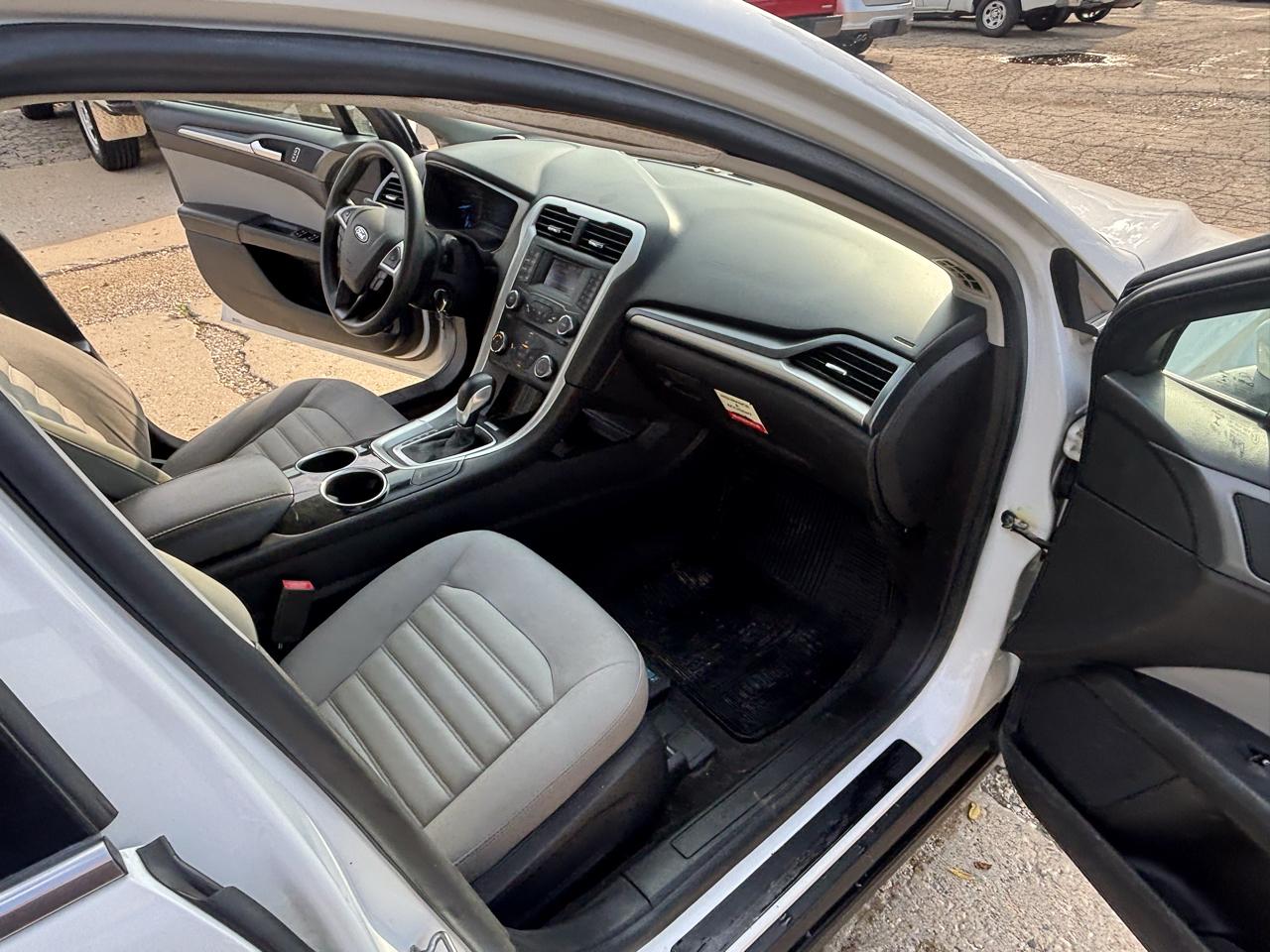 Ford Fusion S 2014