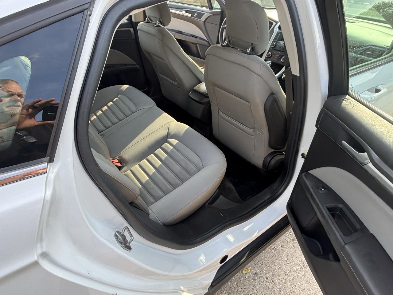Ford Fusion S 2014