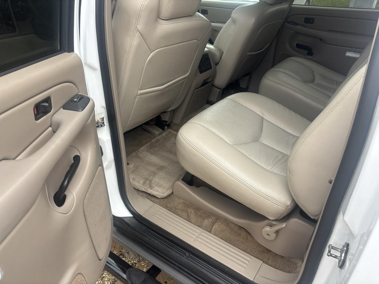 Chevrolet Suburban 1500 4WD 2005
