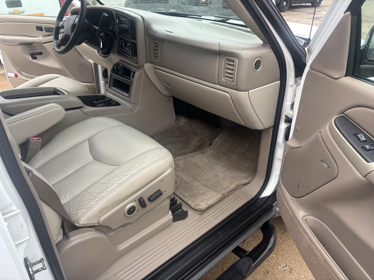Chevrolet Suburban 1500 4WD 2005