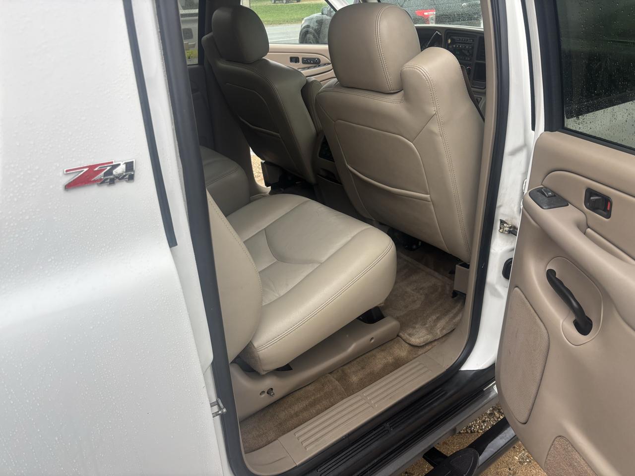 Chevrolet Suburban 1500 4WD 2005
