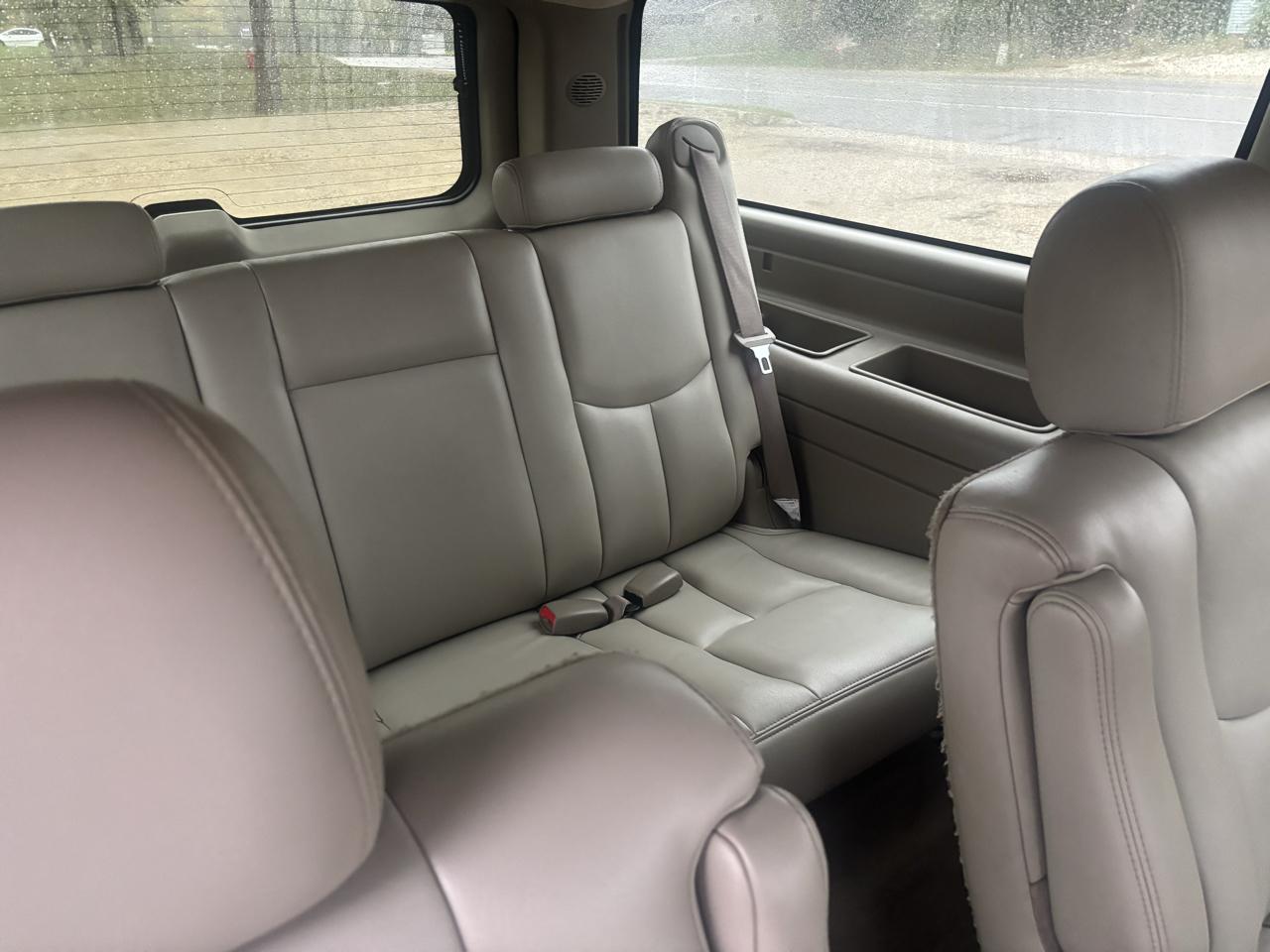Chevrolet Suburban 1500 4WD 2005