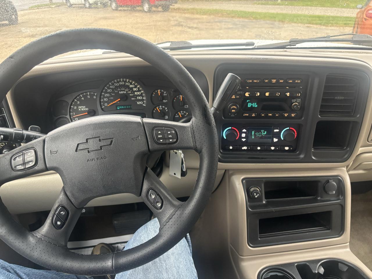 Chevrolet Suburban 1500 4WD 2005