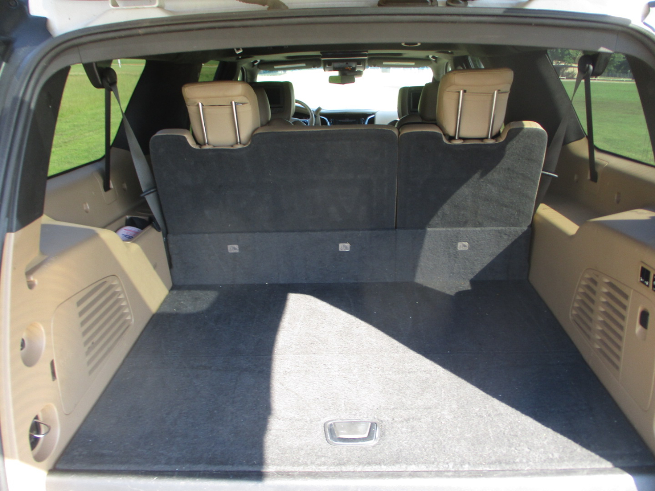 2019 Cadillac Escalade ESV Platinum photo 9