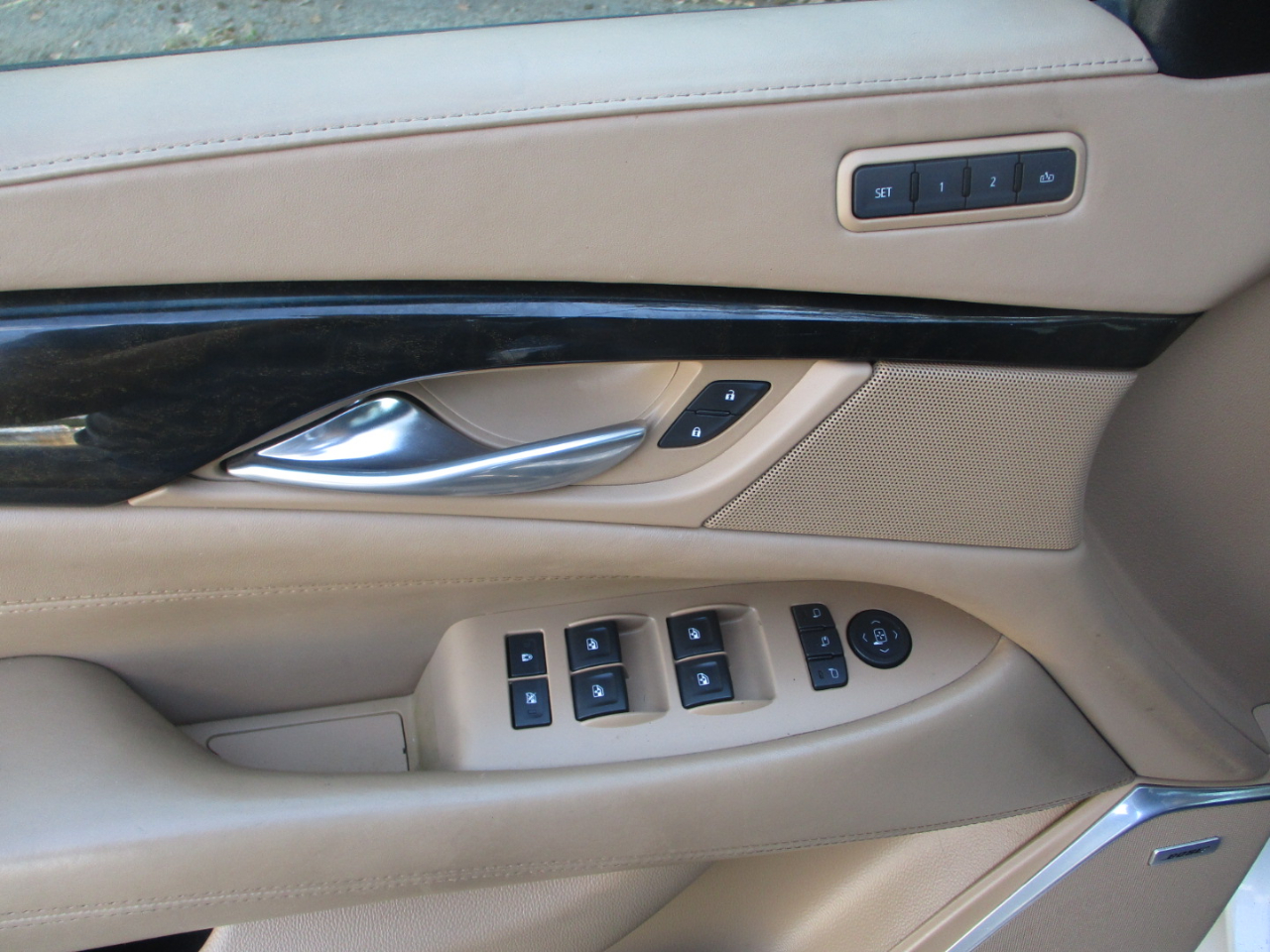 2019 Cadillac Escalade ESV Platinum photo 13