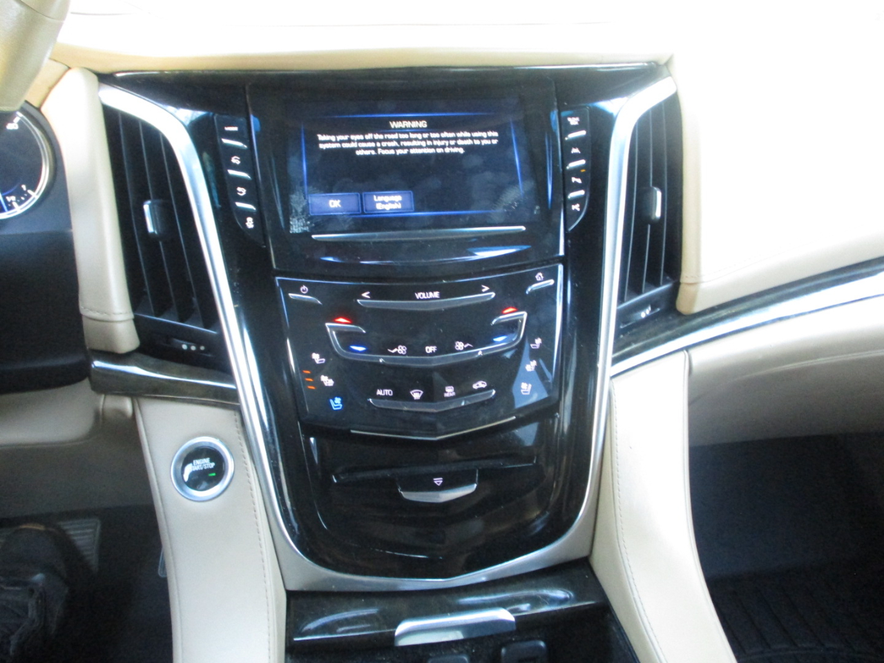 2019 Cadillac Escalade ESV Platinum photo 17