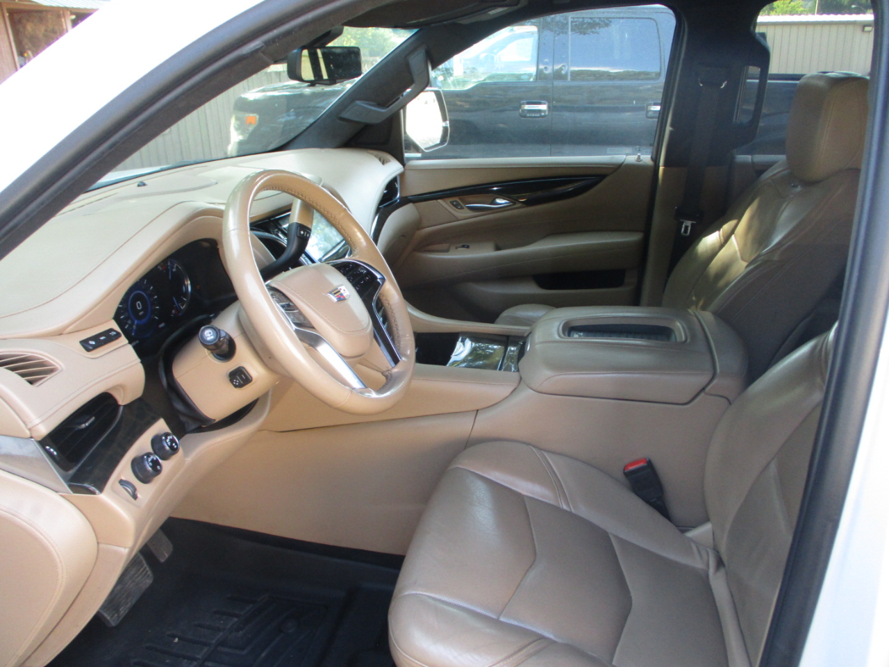 2019 Cadillac Escalade ESV Platinum photo 18