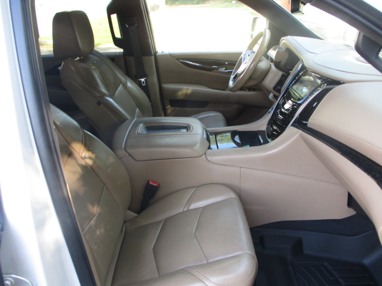 2019 Cadillac Escalade ESV Platinum photo 19
