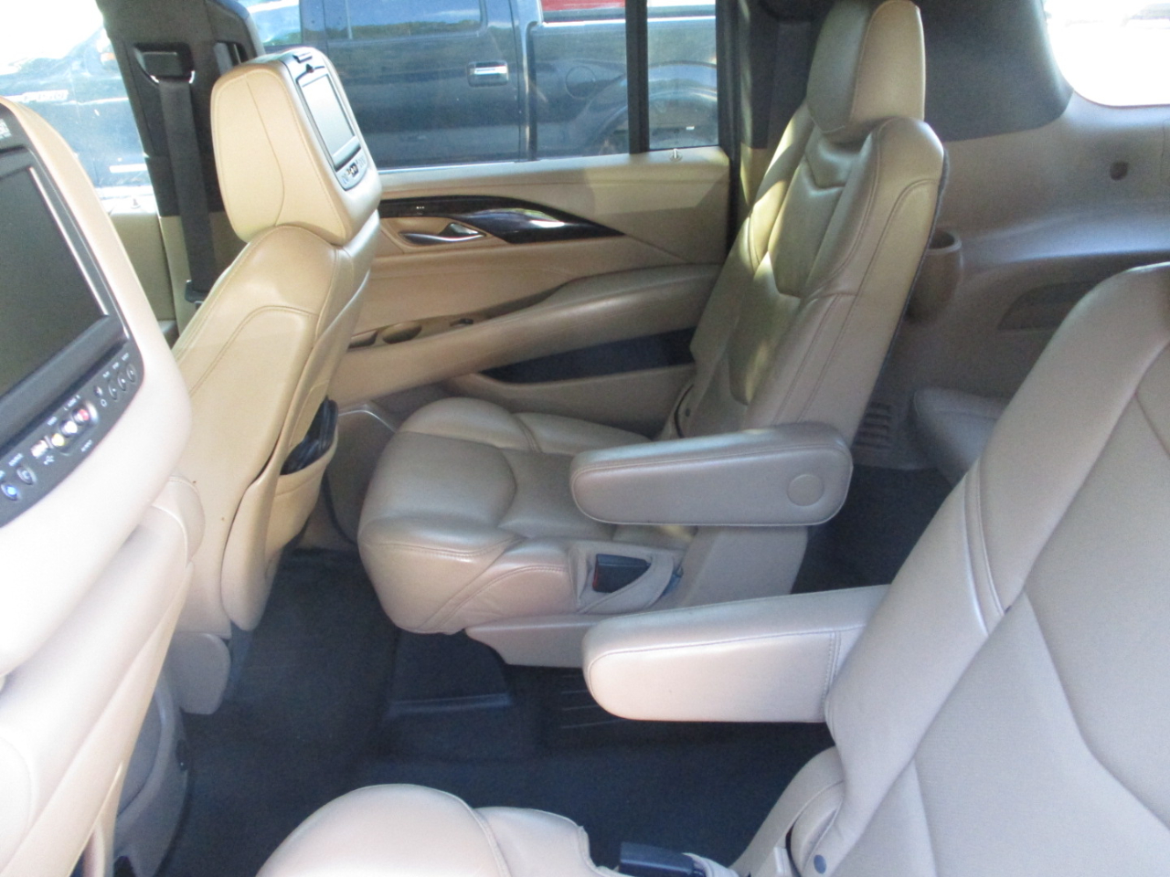 2019 Cadillac Escalade ESV Platinum photo 21
