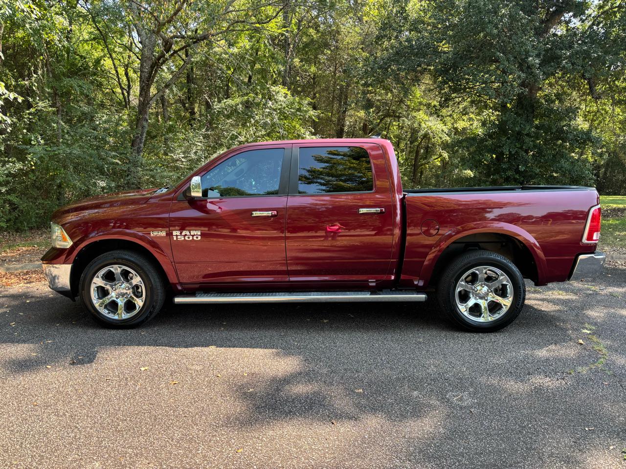 RAM 1500 4WD Crew Cab 140.5" Laramie 2016