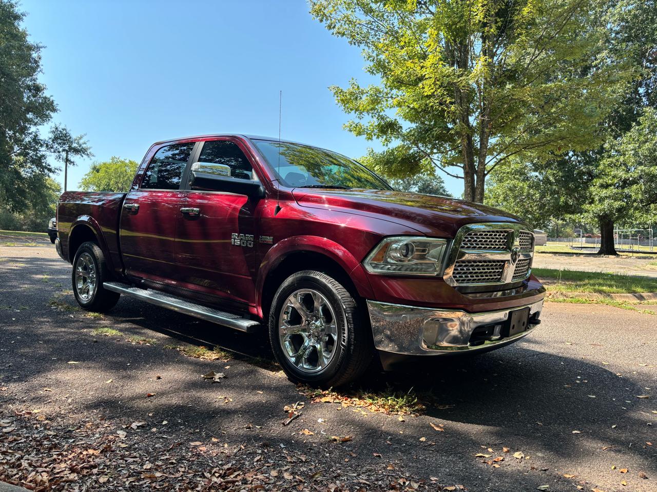 RAM 1500 4WD Crew Cab 140.5" Laramie 2016