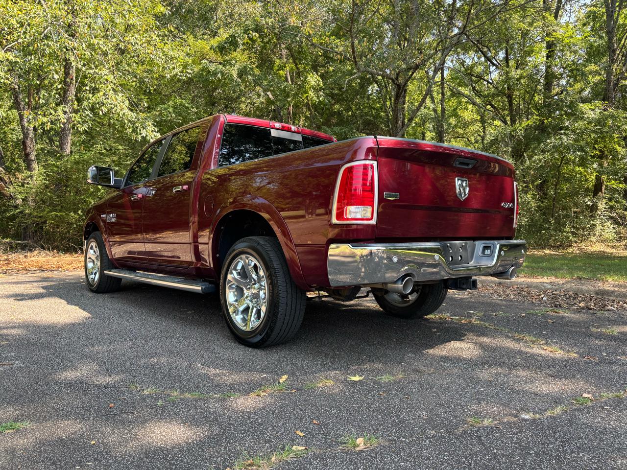 RAM 1500 4WD Crew Cab 140.5" Laramie 2016