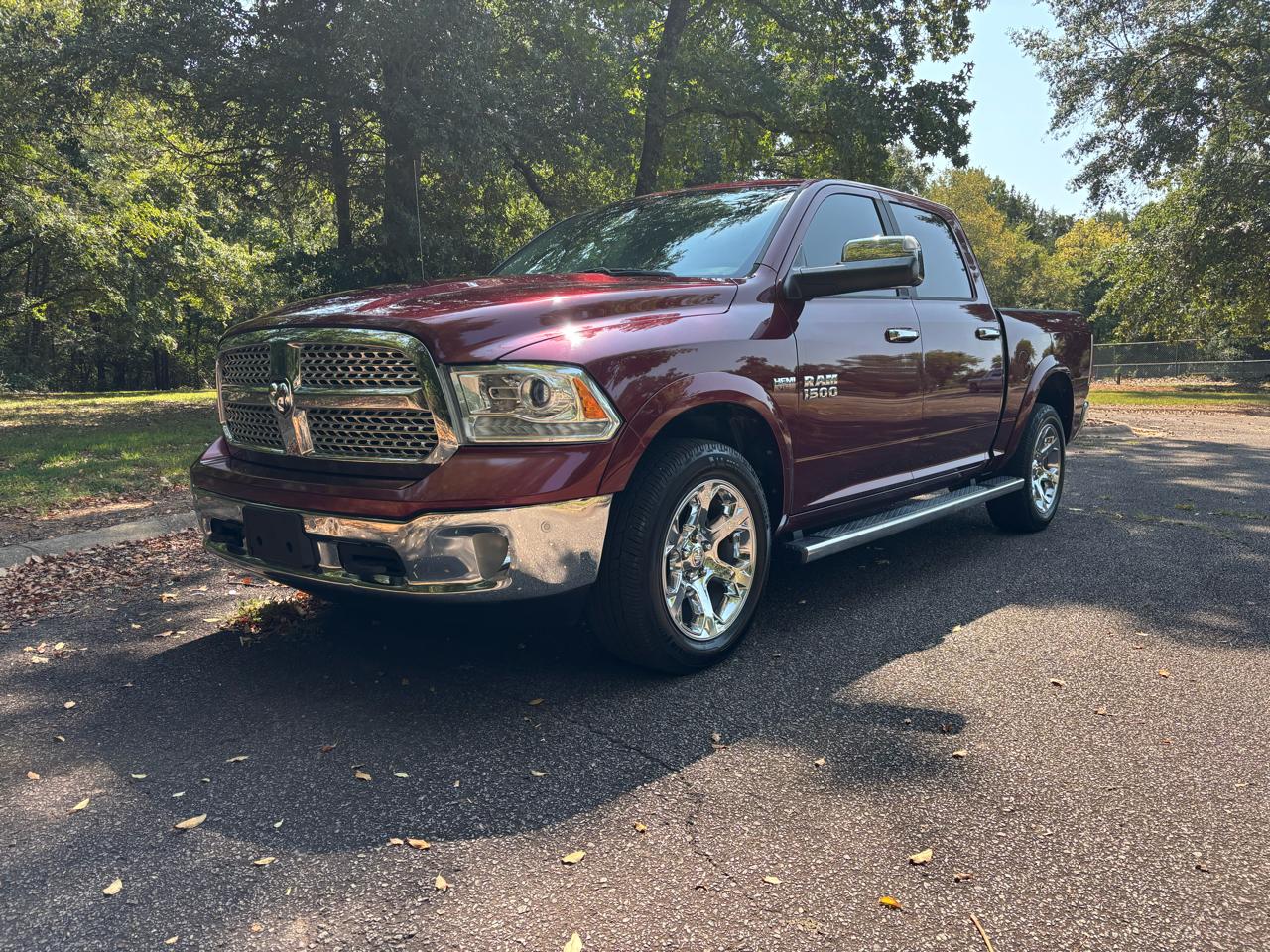 RAM 1500 4WD Crew Cab 140.5" Laramie 2016
