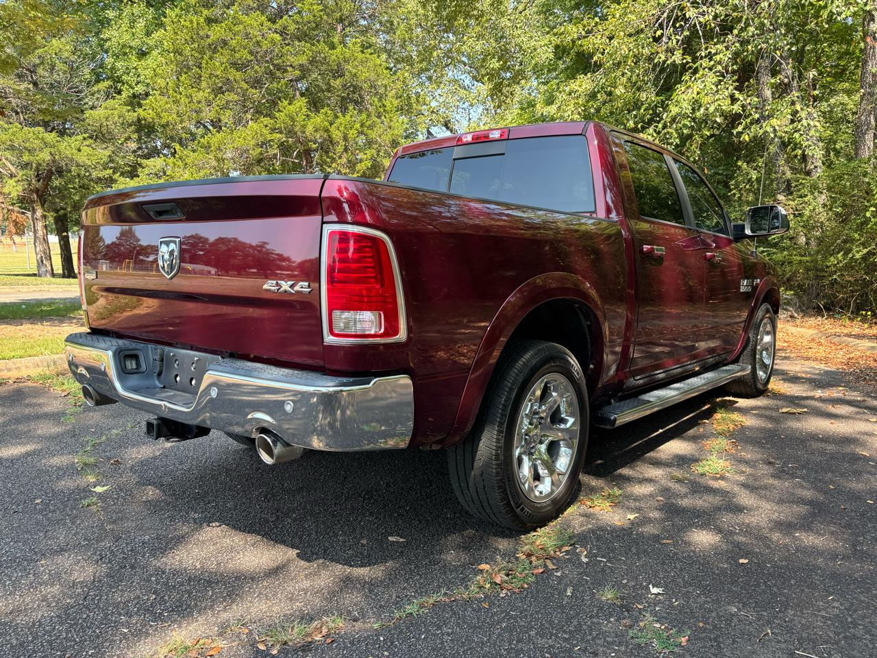 RAM 1500 4WD Crew Cab 140.5" Laramie 2016