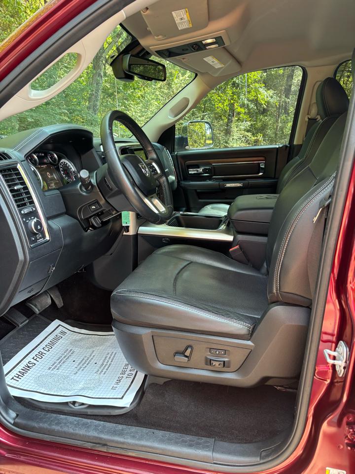 RAM 1500 4WD Crew Cab 140.5" Laramie 2016