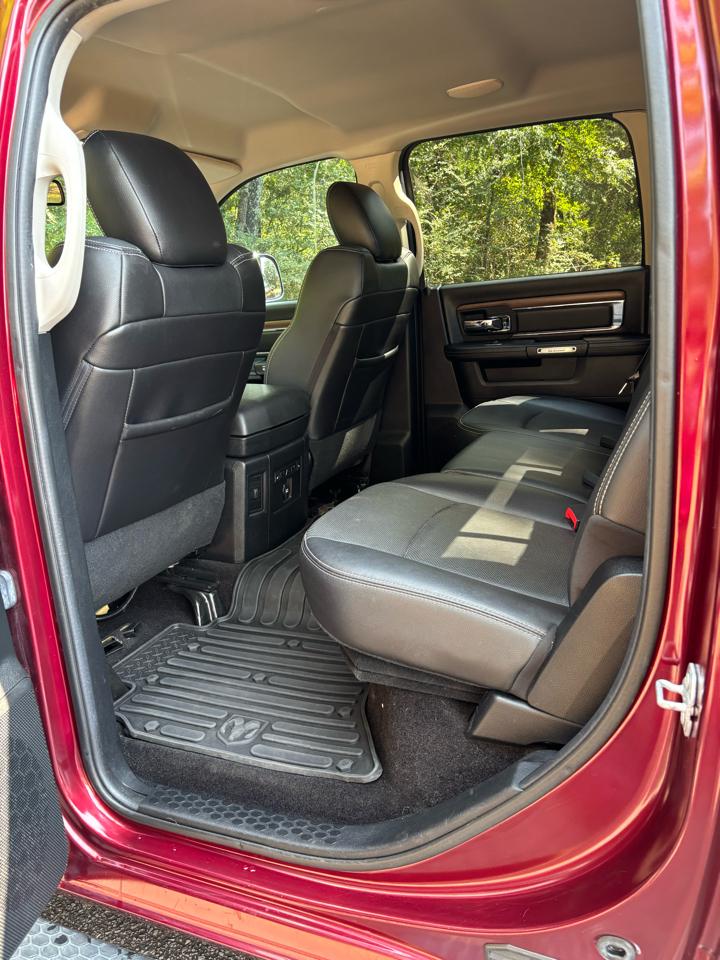 RAM 1500 4WD Crew Cab 140.5" Laramie 2016