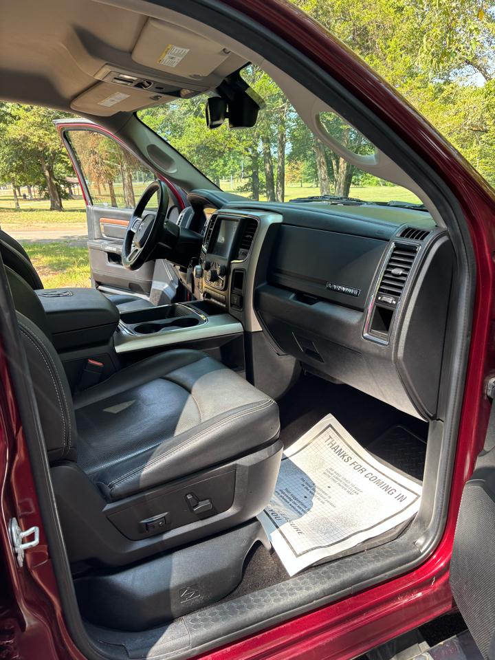 RAM 1500 4WD Crew Cab 140.5" Laramie 2016
