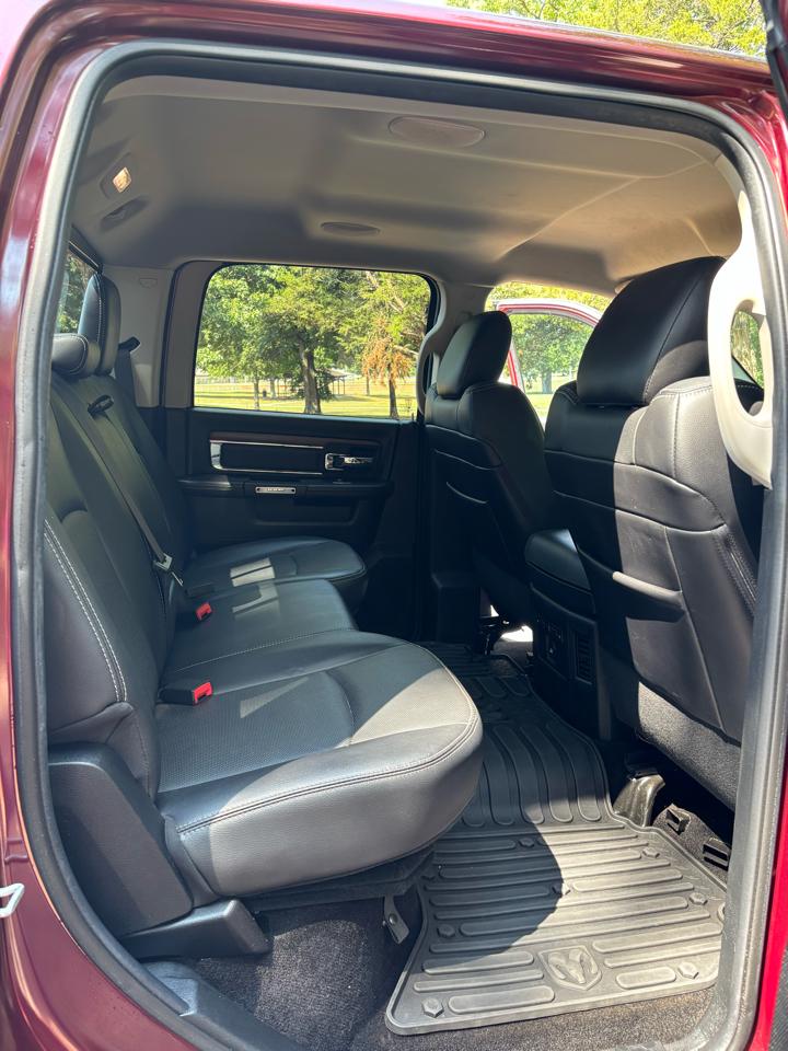 RAM 1500 4WD Crew Cab 140.5" Laramie 2016