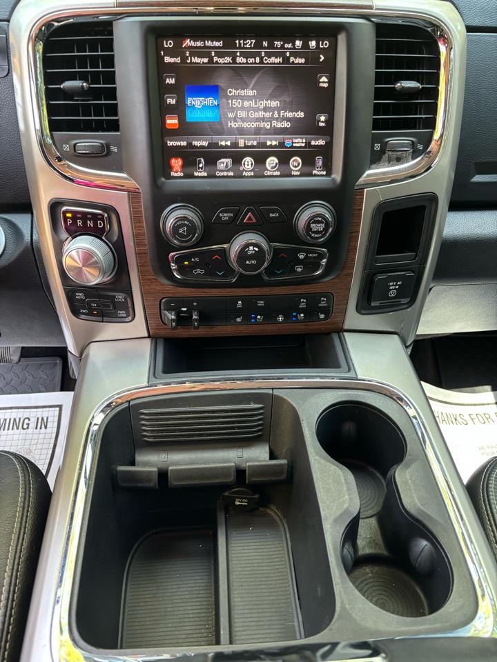 RAM 1500 4WD Crew Cab 140.5" Laramie 2016